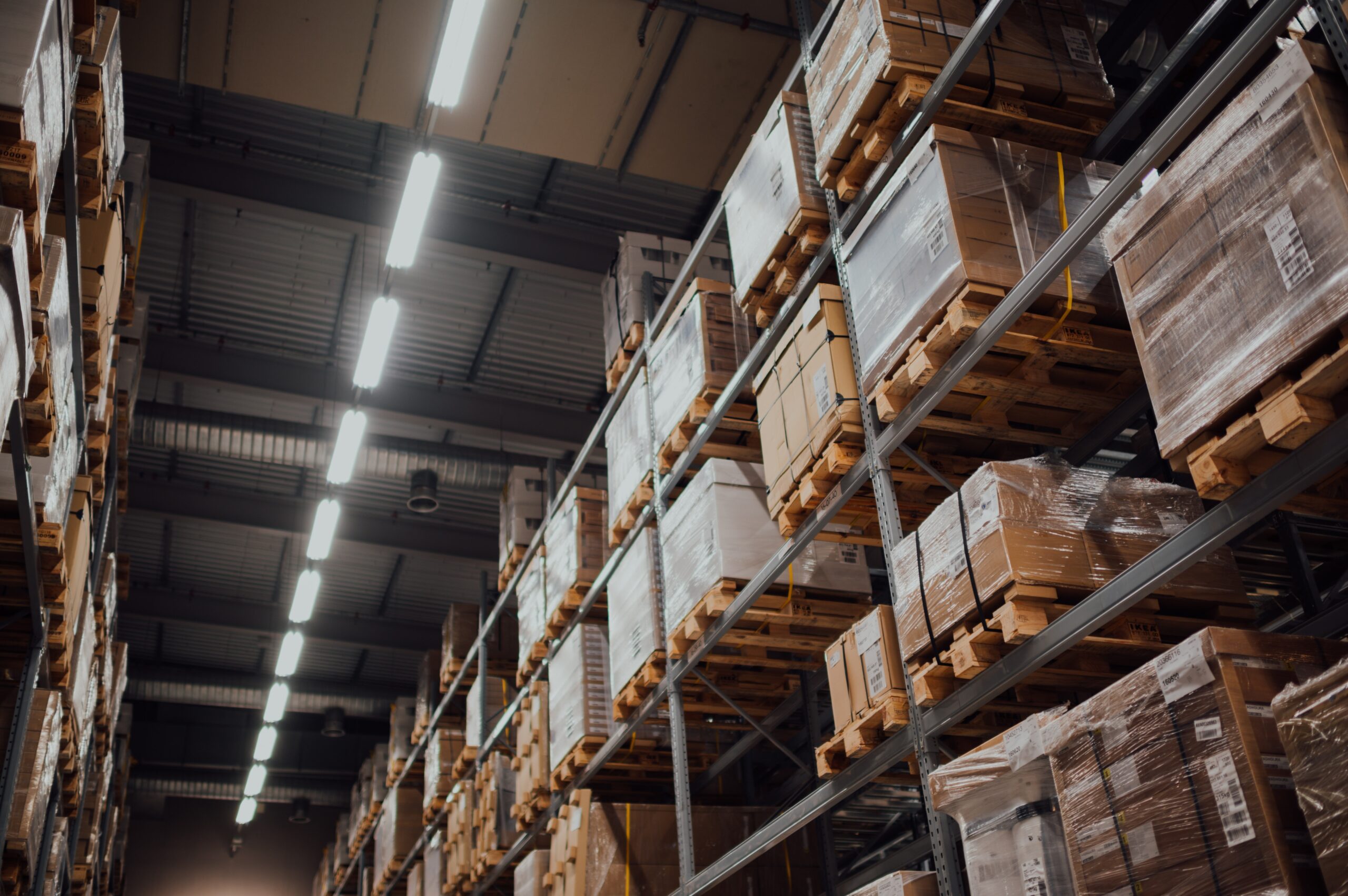 vendor-managed inventory warehouse image - photo by CHUTTERSNAP https://unsplash.com/photos/BNBA1h-NgdY